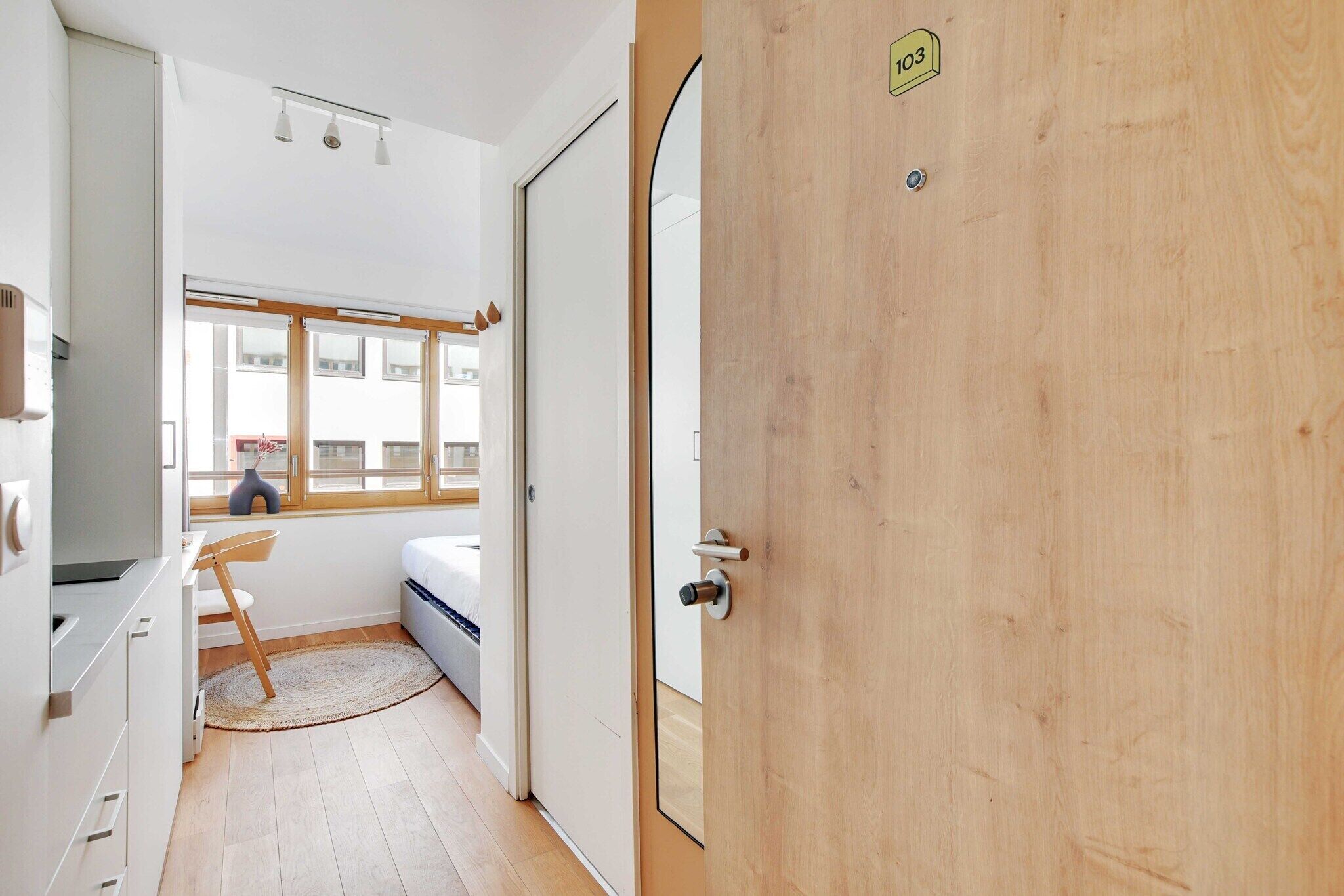 Bureau, Wi-Fi gratuit, draps fournis