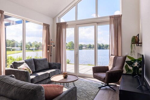 Lakeside Retreat with Modern Comfort