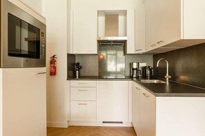 Refrigerador, microondas, parrilla de estufa y lavavajillas 