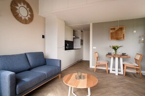 Smart TV - Cosy apartment in Bruinisse with balcony (Bruinisse)