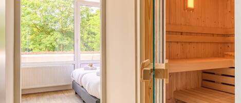 2 bedrooms, travel cot, free WiFi