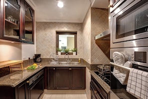 Apartment, Balcony | Private kitchen