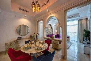 Huoneisto, parveke | Ruokasali