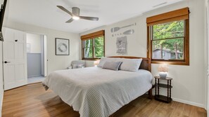 3 bedrooms, desk, iron/ironing board, travel cot