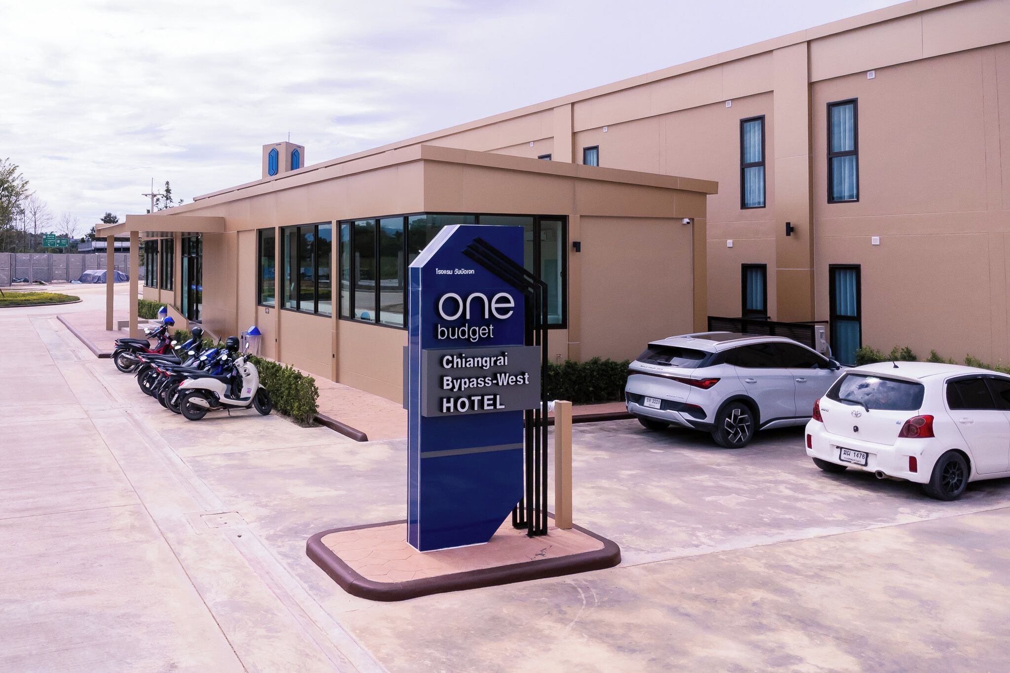 A modern hotel with a sign reading "one budget Chiangrai Bypass-West HOTEL".