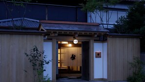 A traditional Japanese building with a wooden exterior, a tiled roof, and a lantern above the entrance. - Renovated the main house of Maruyo Lumber, which is over 70 years old. Located in Funama-cho, Kuwana City, the site of the "Shichiri-no-watashi" ferry, the inn is a private house with antiques and artwork that blends the old and the new. (Semba cho, Kuwana city)