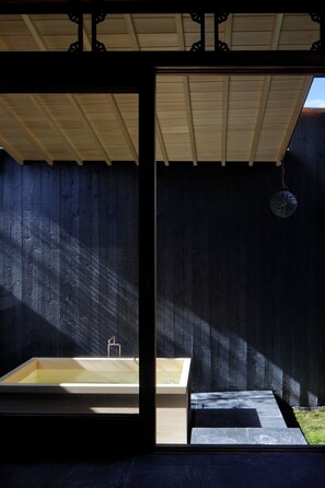 室內 SPA 浴池