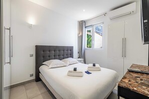 2 bedrooms, desk, iron/ironing board, internet