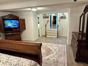 3 slaapkamers, een strijkplank/strijkijzer, gratis wifi, beddengoed