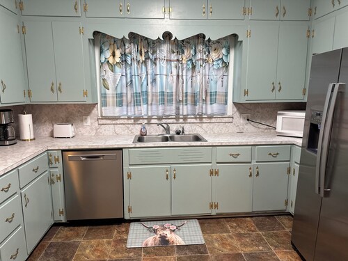 Historic 3-bedroom house with AC in charming Brookhaven