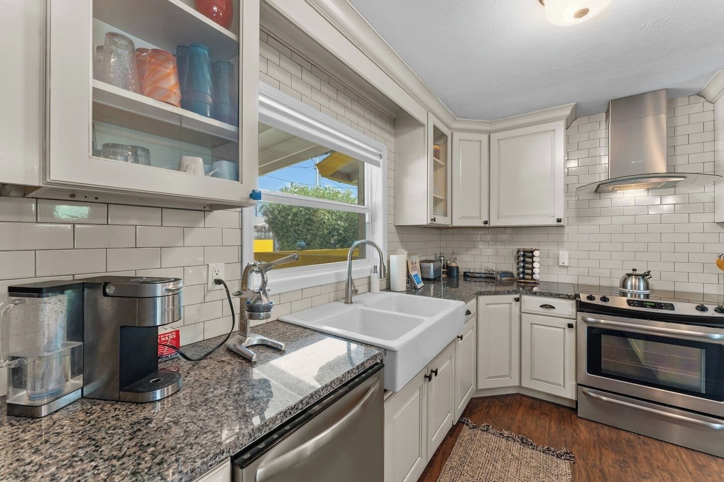 冰箱、微波炉、烤箱、炉灶