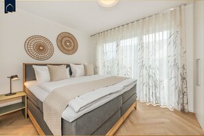 3 室のベッドルーム、デスク、WiFi