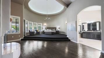 Iron/ironing board, travel crib, free WiFi, bed sheets