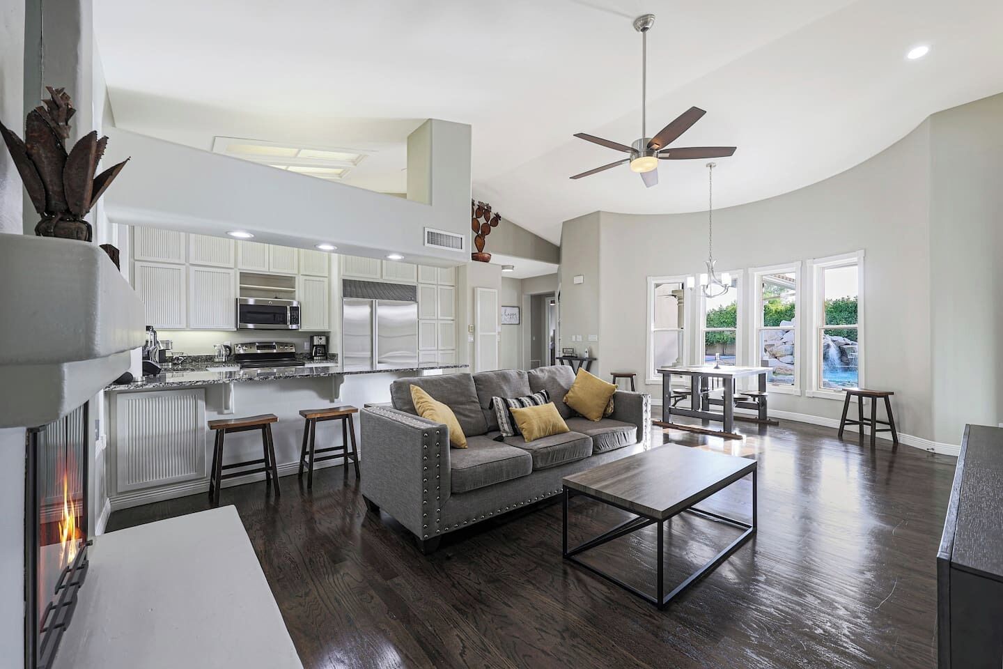 智能电视、壁炉、电子游戏、乒乓球