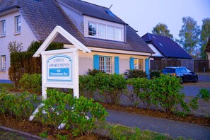 Unclassified image, 4 of 25, button