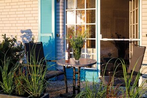 Outdoor dining - App. 7 Granitzblick, Seedorf - Apartment 7 "Granitzblick" in Seedorf (Sellin)