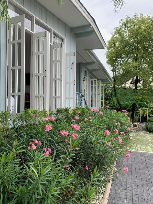 Front of property - Hometown Hometale Chiangmai (San Sai)