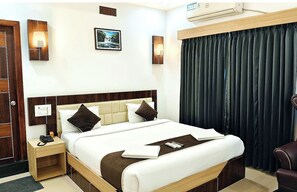Premium bedding, desk, laptop workspace, soundproofing - Hotel MS Pride - Prime Located (Tirupati)
