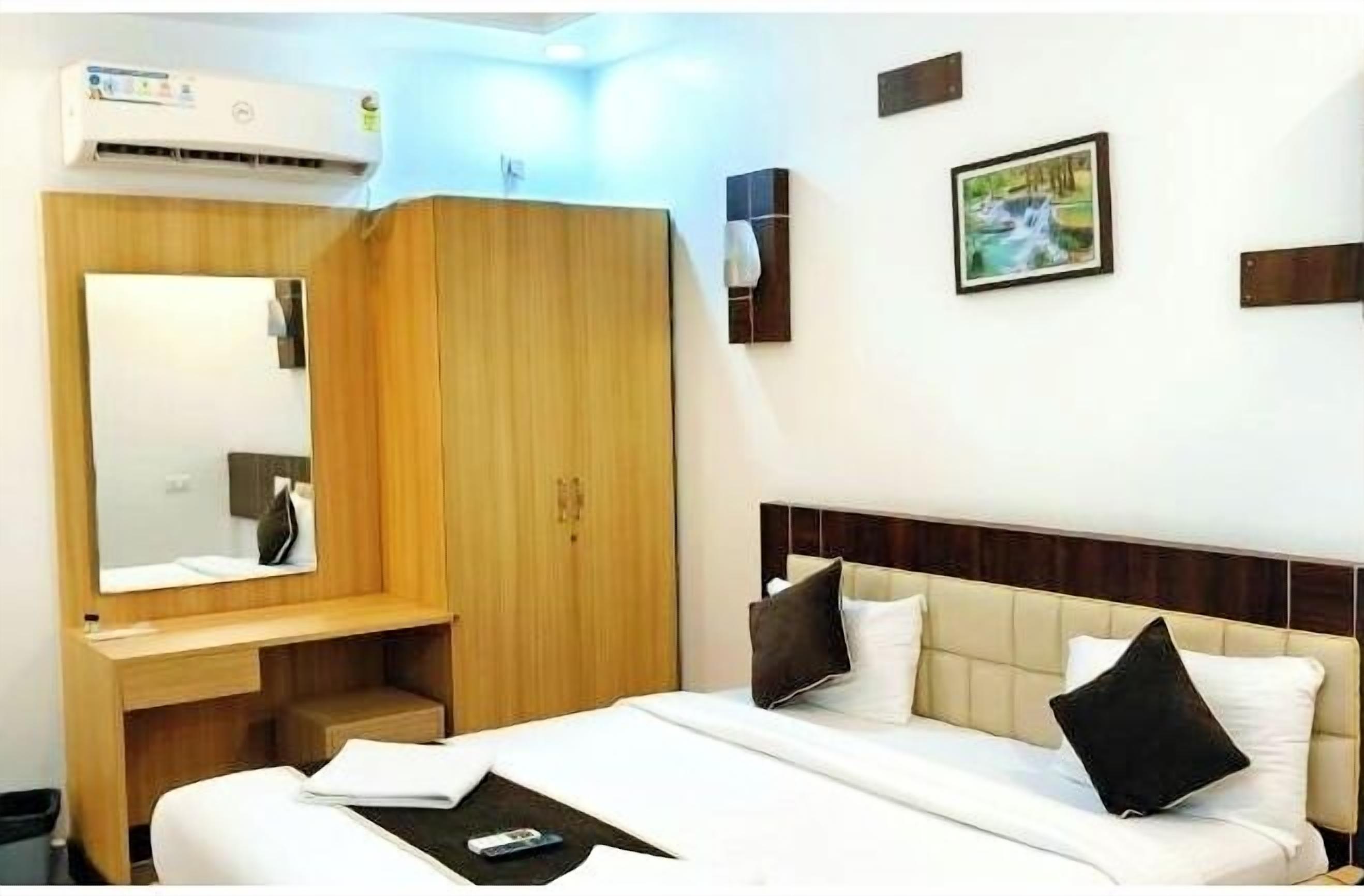 Premium bedding, desk, laptop workspace, soundproofing