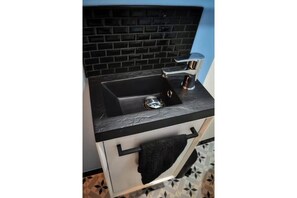 Douche, serviettes fournies, papier toilette