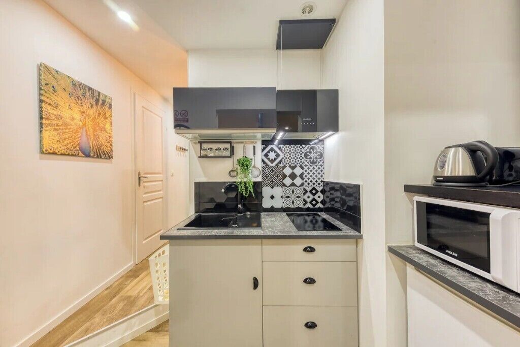 Fridge, microwave