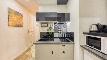 Fridge, microwave