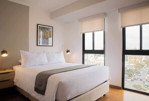 Escritorio, wifi y ropa de cama
