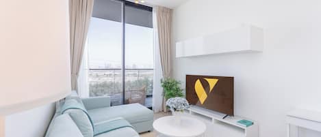 Appartement luxueux | Aire de séjour | Téléviseur connecté de 55 po avec télévision par satellite