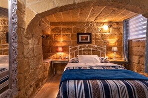 Unclassified image, 5 of 28, button