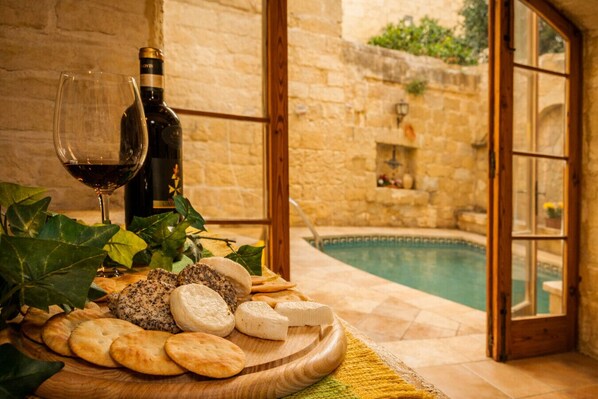 Unclassified image, 1 of 28, button