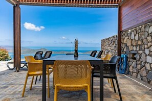 تناول الطعام بالخارج