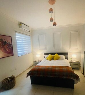 Desk, iron/ironing board, WiFi, bed sheets