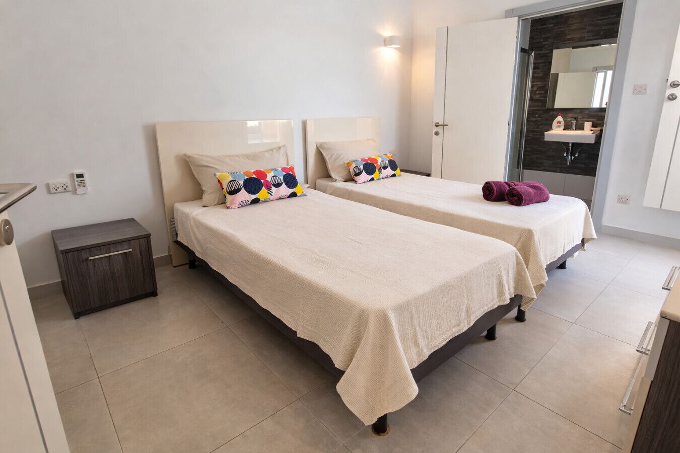 1 bedroom, desk, WiFi, bed sheets