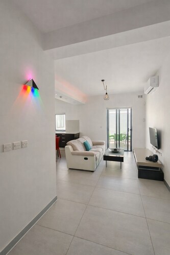 Ensuite Twin + Laundry, Pembroke