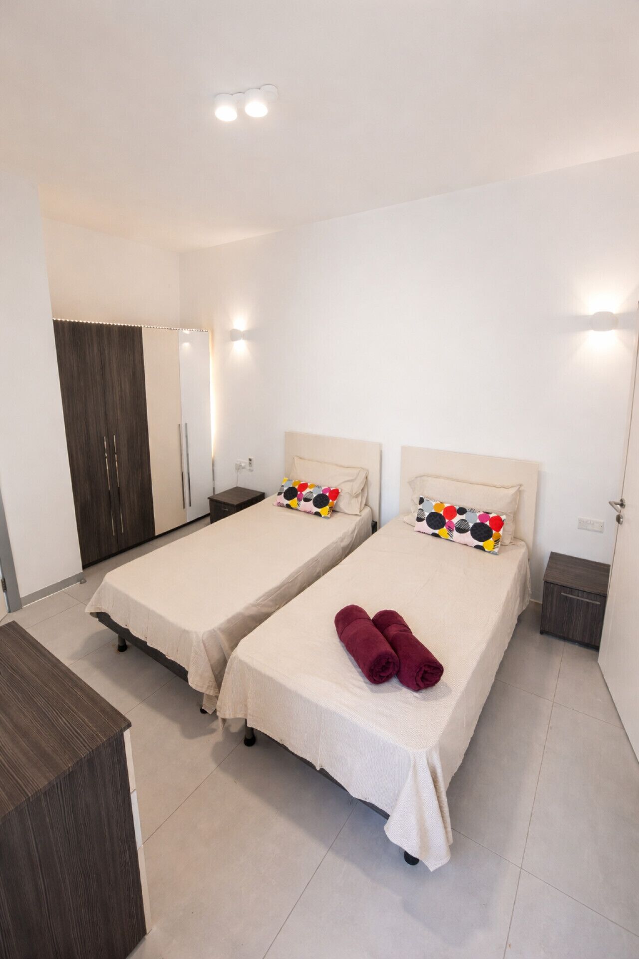 1 bedroom, desk, WiFi, bed sheets