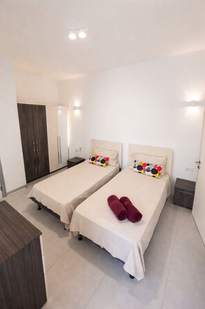 1 bedroom, desk, WiFi, bed sheets