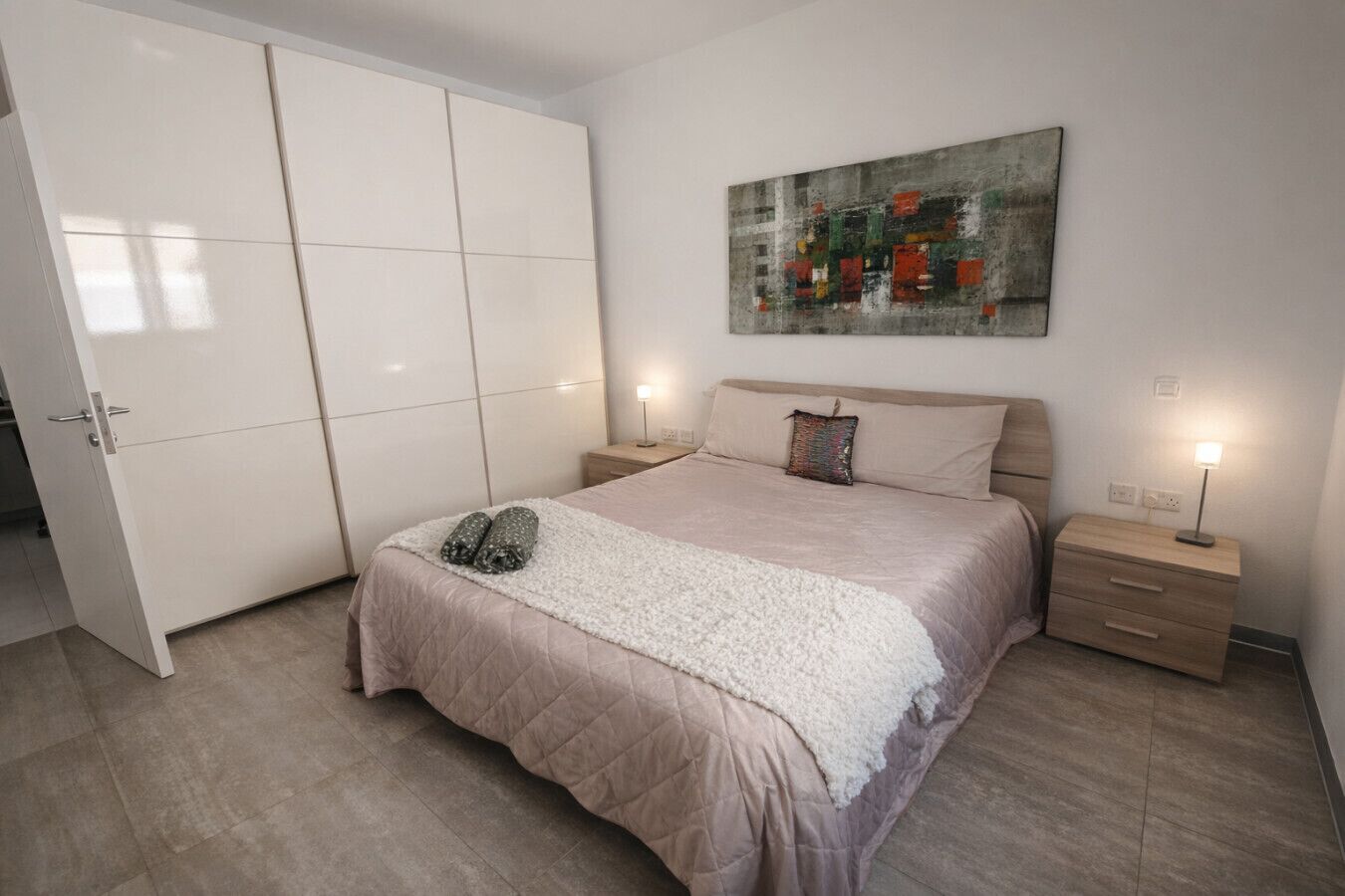 1 bedroom, desk, WiFi, bed sheets