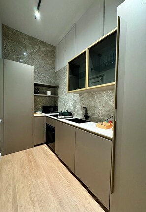 Fridge, microwave, oven, stovetop