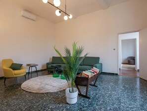 TV - Piazza del Carmine Apartament by Interhome (Florence)