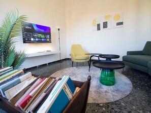 TV - Piazza del Carmine Apartament by Interhome (Florence)