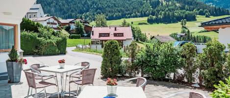 تناول الطعام بالخارج