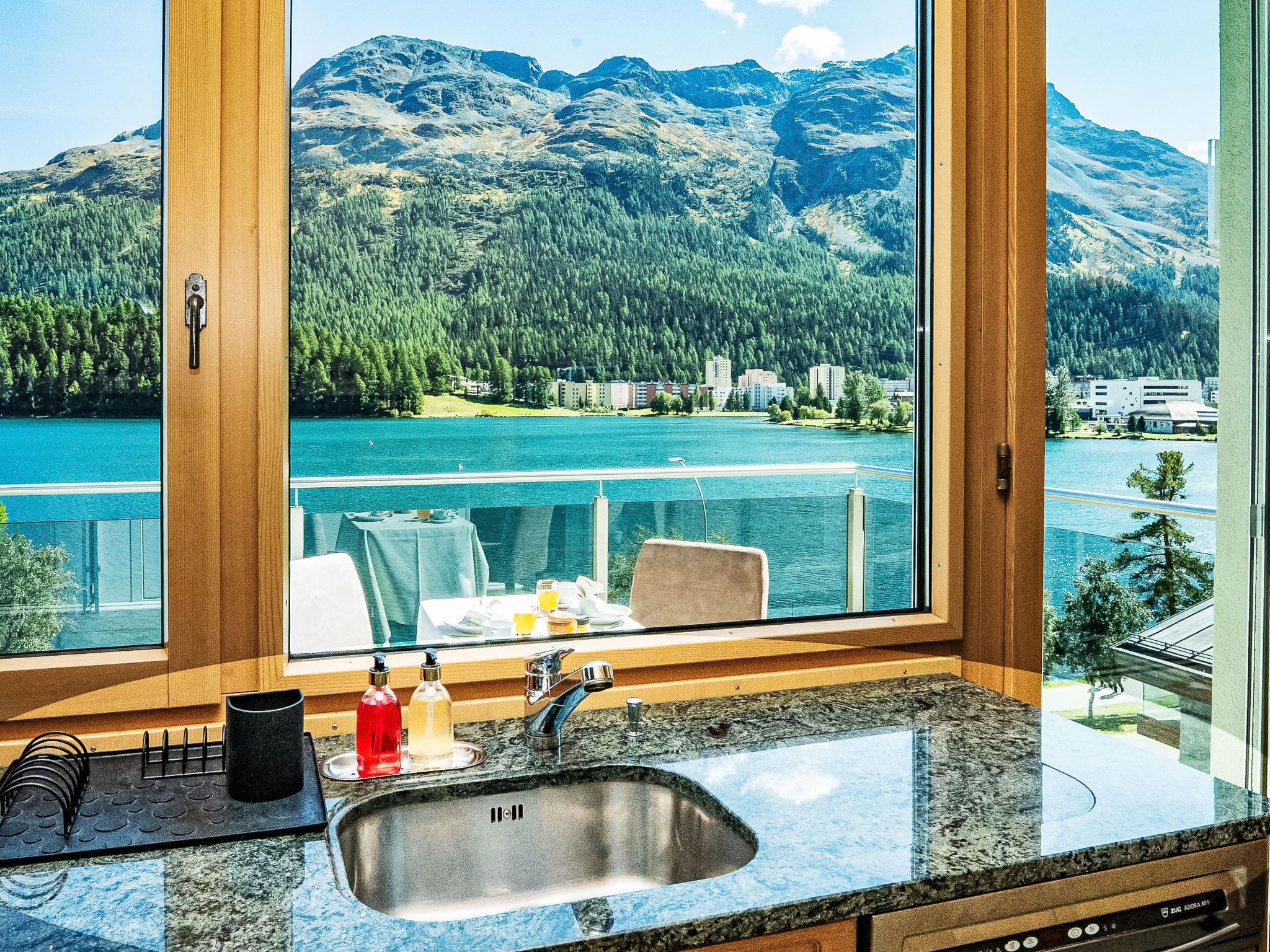 المنشأة من الداخل