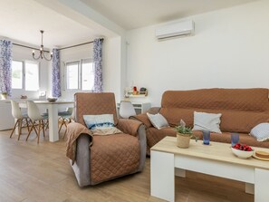 Living area - Apartment Cadiz by Interhome (Miami Platja)