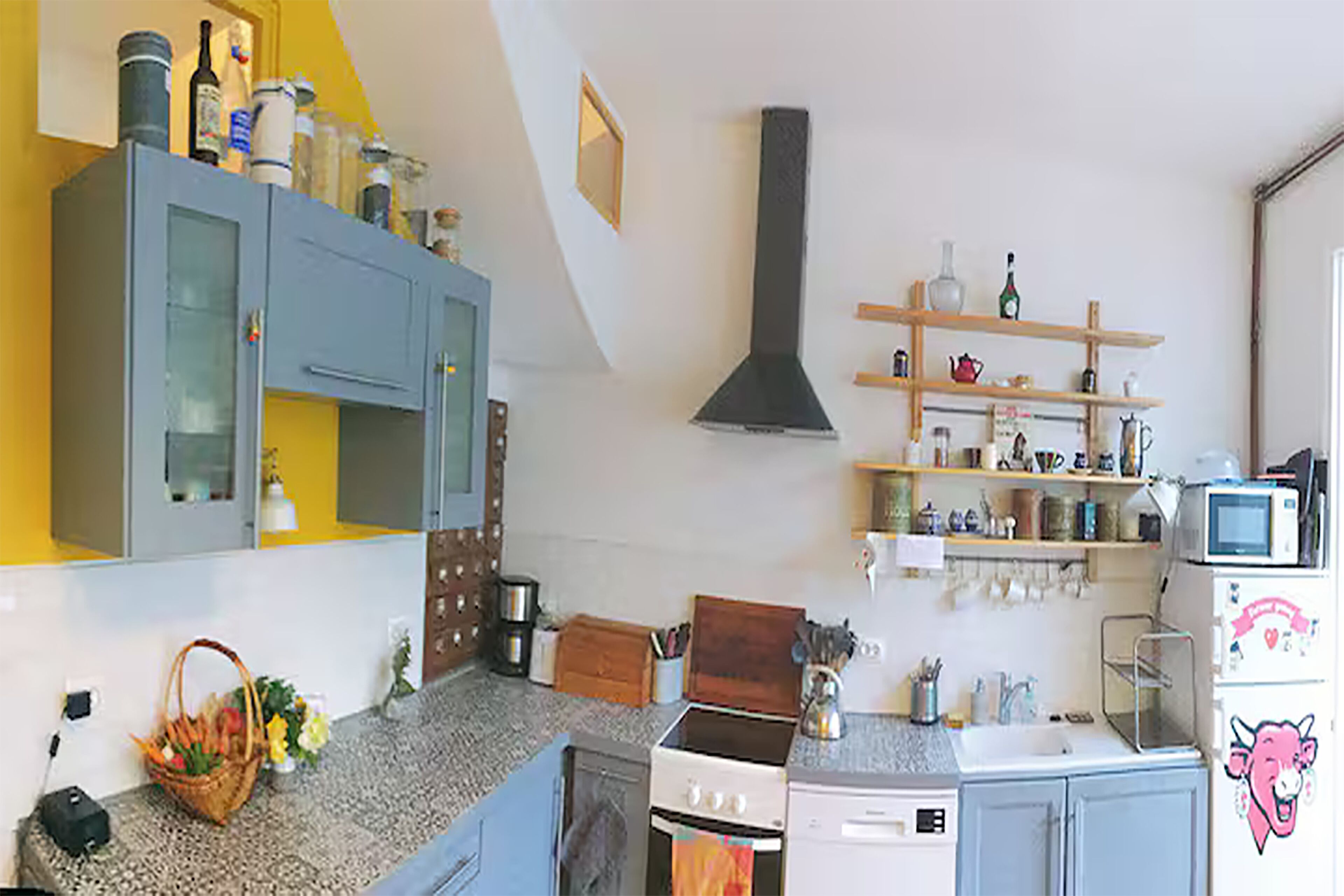 Kylskåp, mikrovågsugn, ugn och spishäll