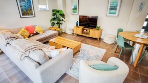 Smart TV - Escape to 57 at Cape View Resort (Broadwater)