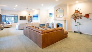 Smart TV, fireplace, DVD player, table tennis