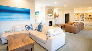 Smart TV, fireplace, DVD player, table tennis