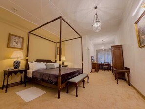 5 habitaciones, tabla de planchar con plancha, wifi y ropa de cama 