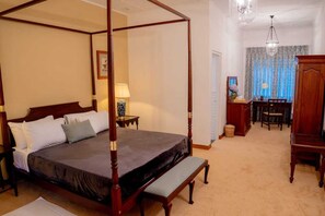 5 habitaciones, tabla de planchar con plancha, wifi y ropa de cama 