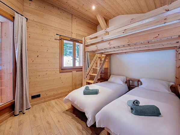 4 室のベッドルーム、WiFi (無料)